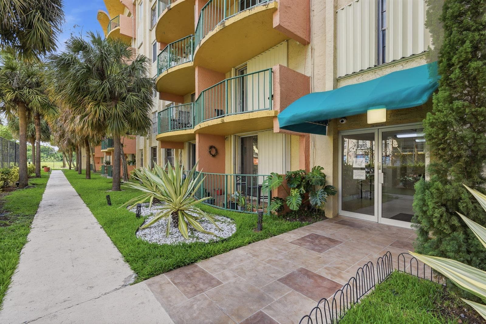 9360 Fontainebleau Boulevard Apt 310, Miami FL 33172 — 1