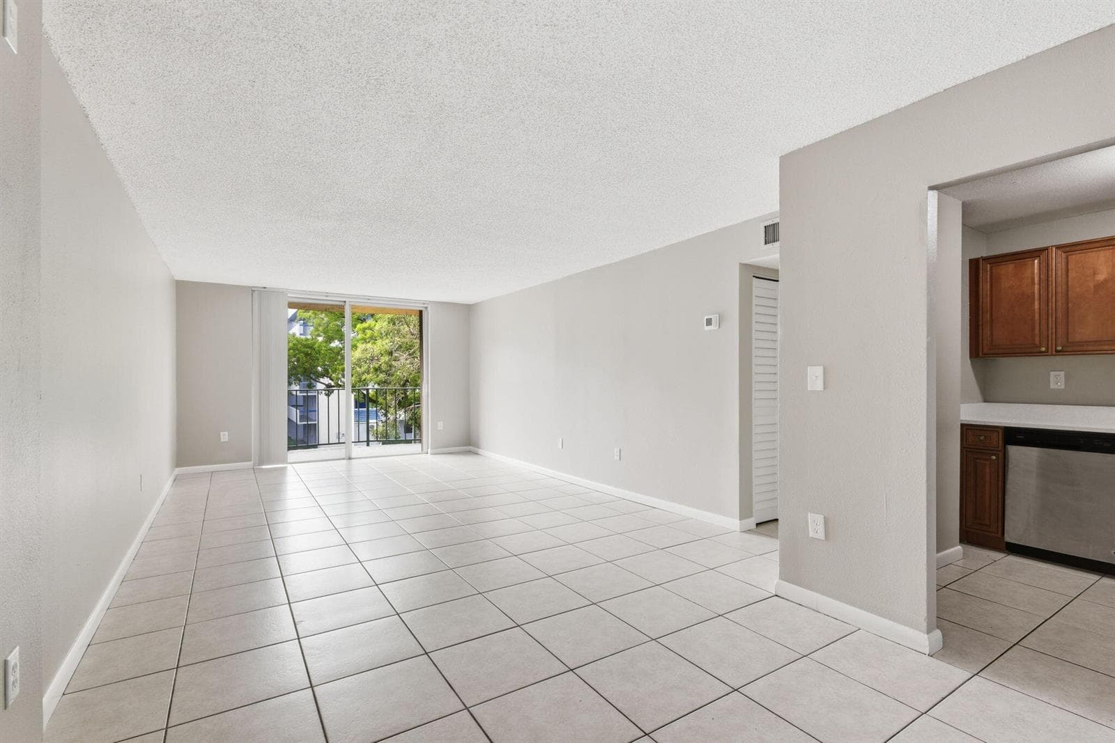 9360 Fontainebleau Boulevard Apt 310, Miami FL 33172 — 5