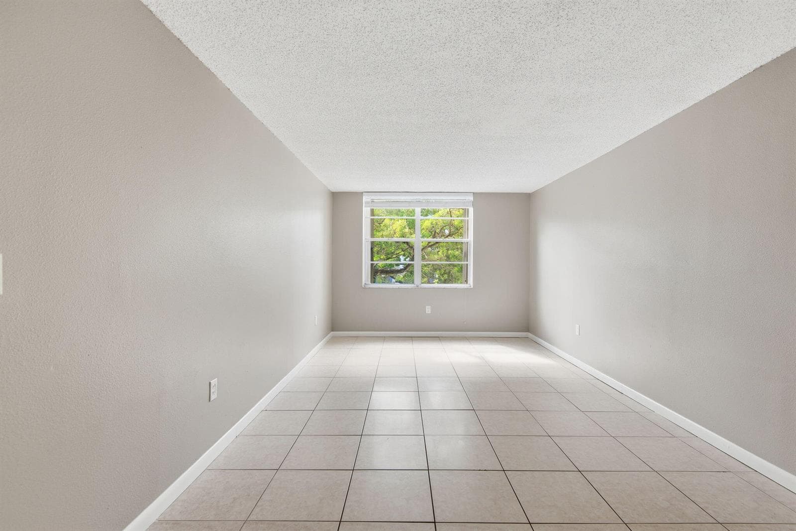 9360 Fontainebleau Boulevard Apt 310, Miami FL 33172 — 20