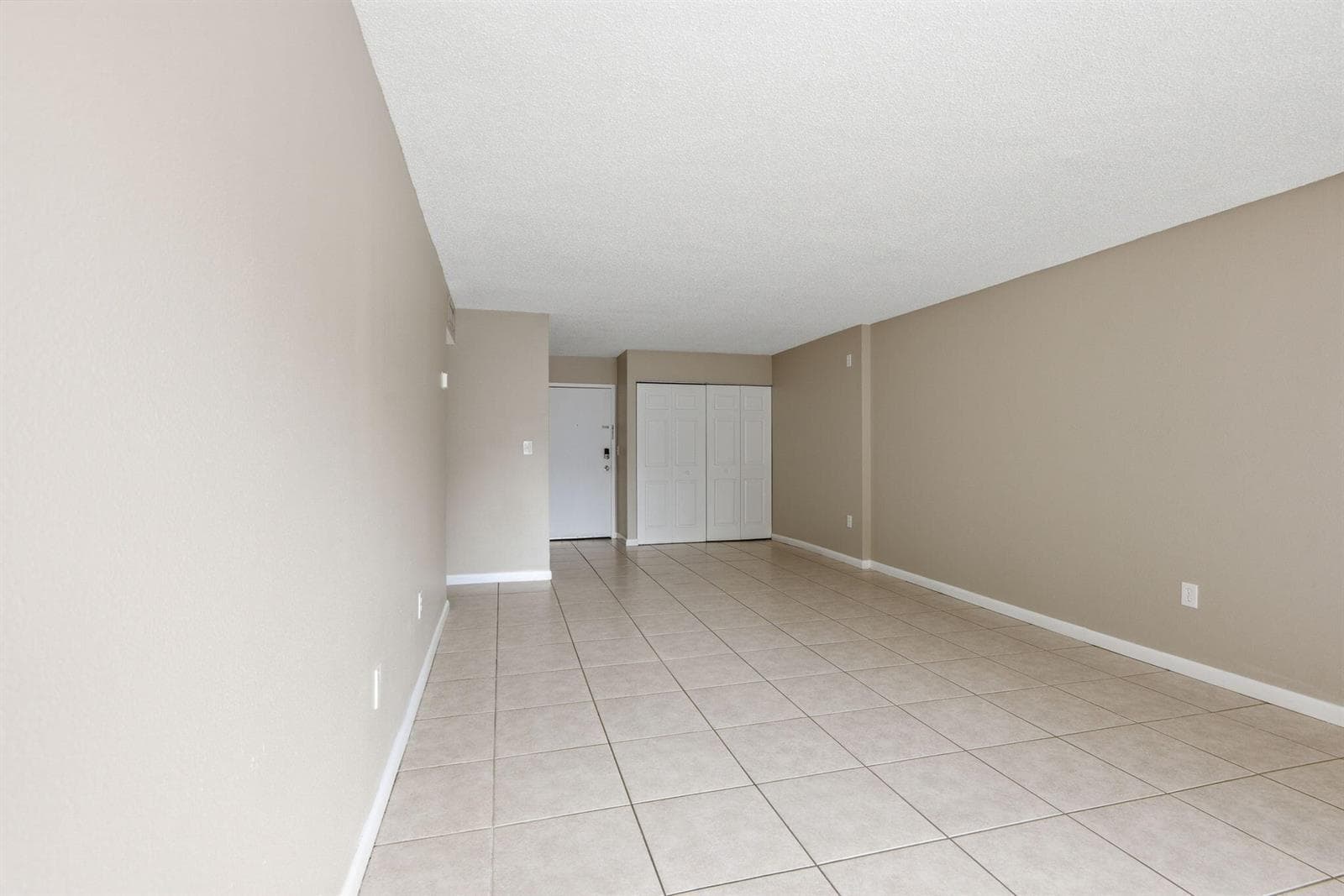 9360 Fontainebleau Boulevard Apt 310, Miami FL 33172 — 14