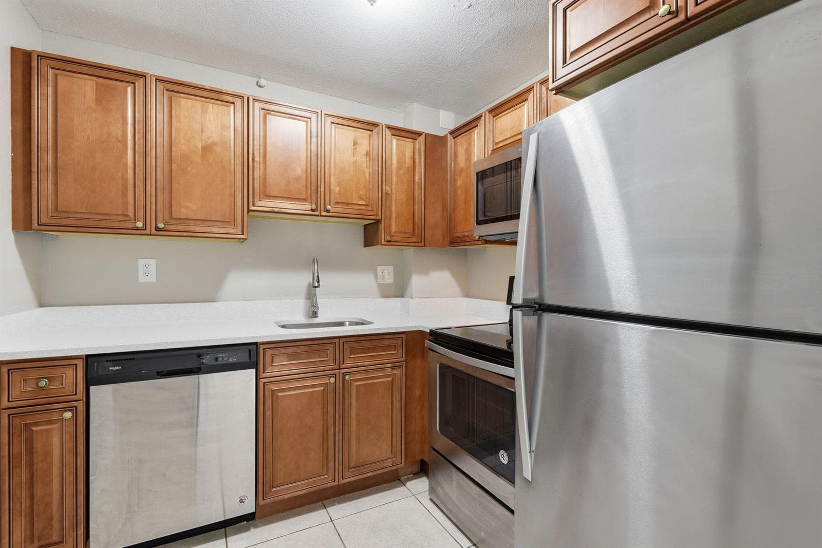 9360 Fontainebleau Boulevard Apt 310, Miami FL 33172 — 18
