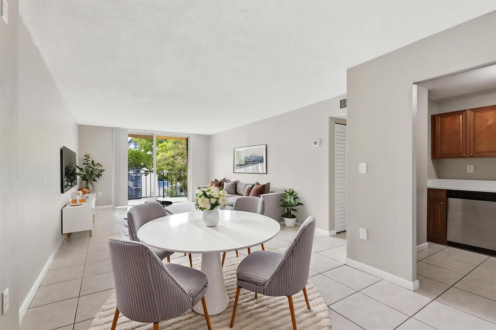 9360 Fontainebleau Boulevard Apt 310, Miami FL 33172 — 4
