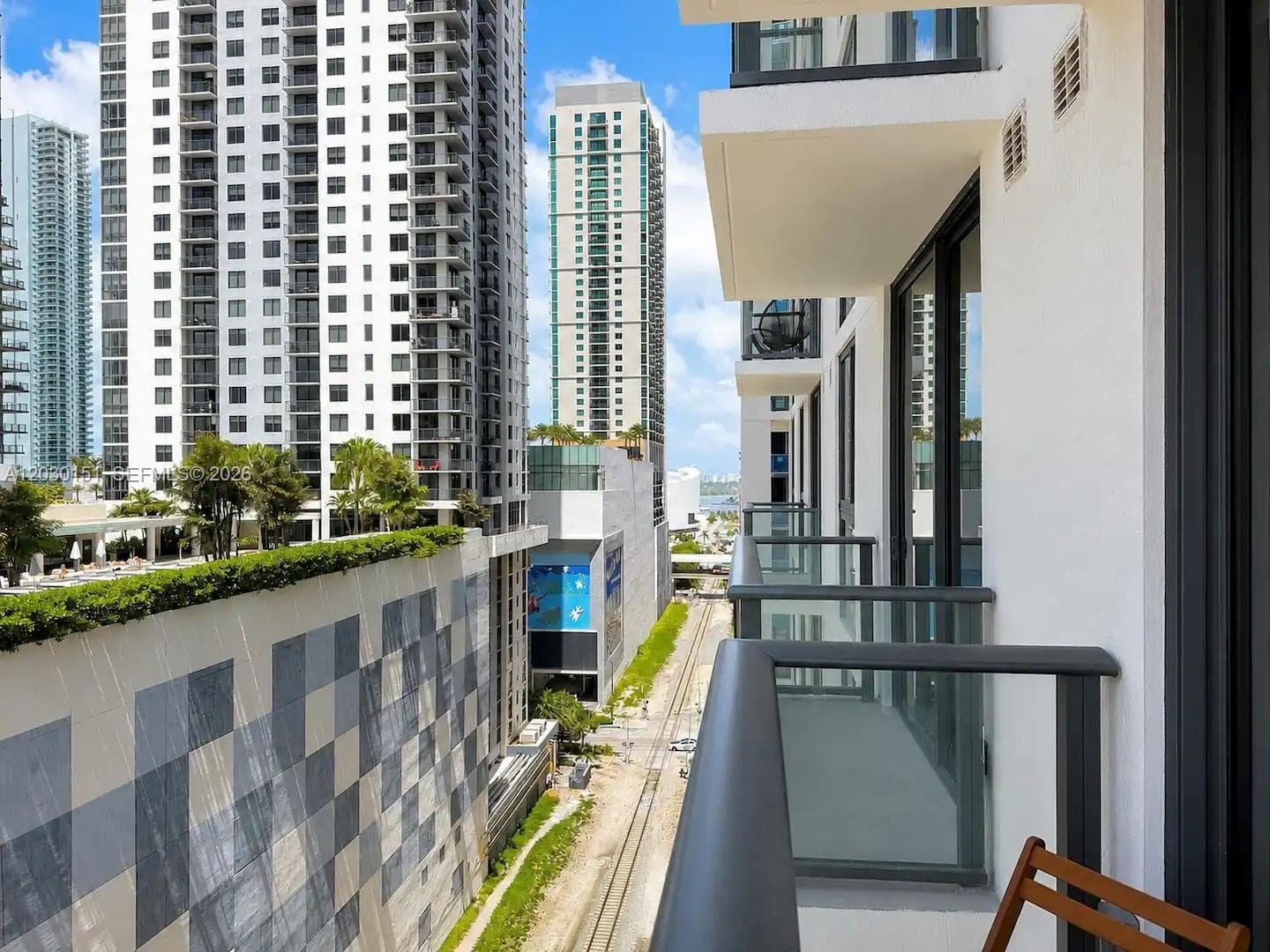 11 NE 6th St # 1212, Miami FL 33132 — 1