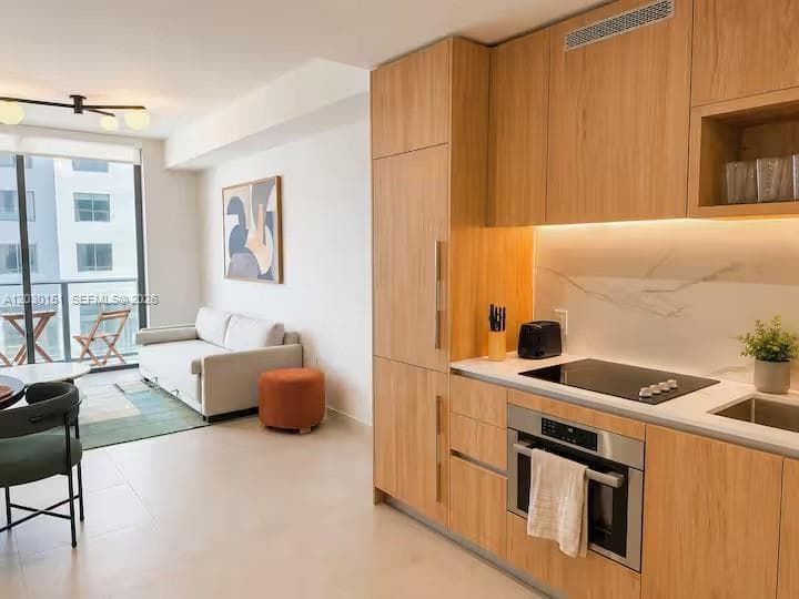 11 NE 6th St # 1212, Miami FL 33132 — 5