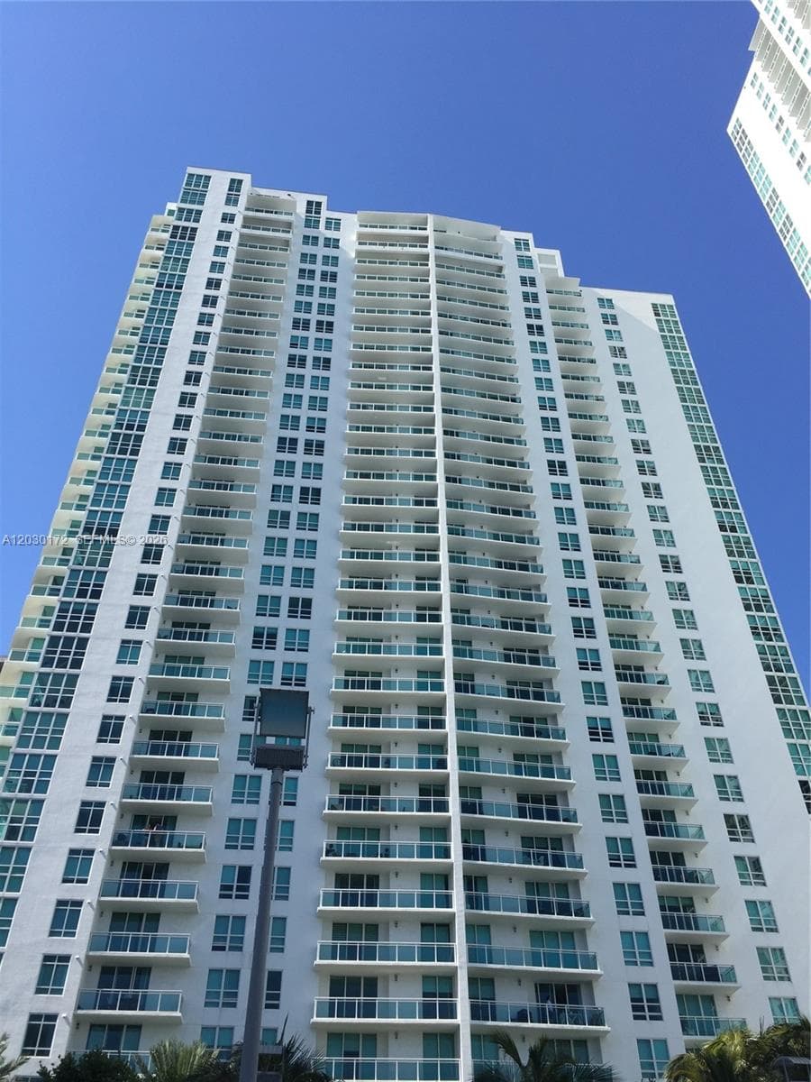 951 Brickell Ave # 3600, Miami FL 33131 — 20