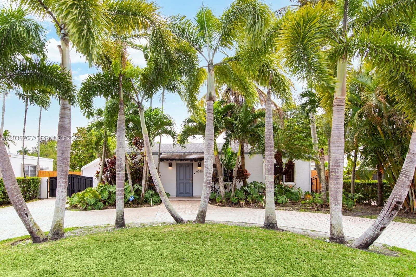 6530 SW 43rd St, Miami FL 33155 — 1