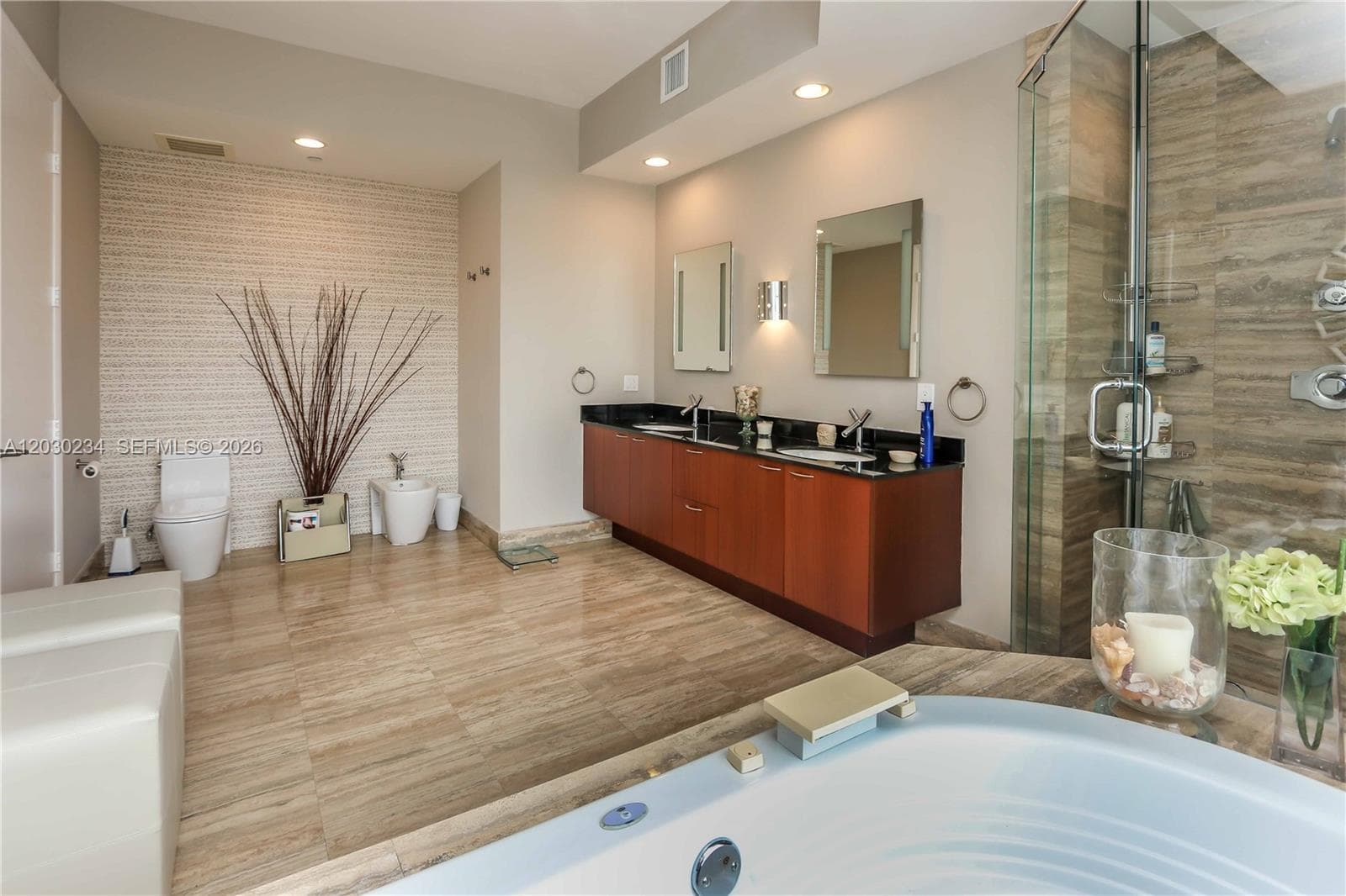 15901 Collins Ave # 2004, Sunny Isles Beach FL 33160 — 33