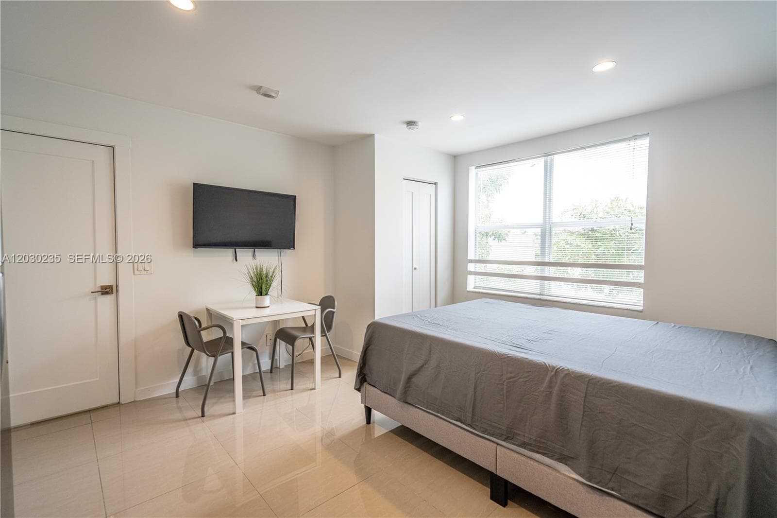 924 Marseille Dr # 26, Miami Beach FL 33141 — 2