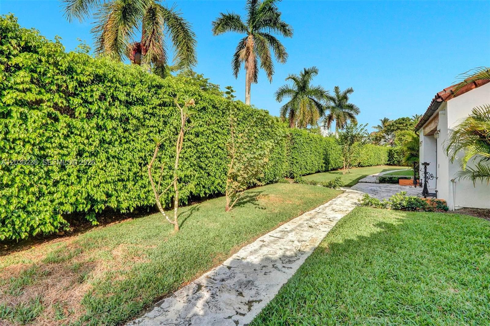 6350 Pinetree Dr, Miami Beach FL 33141 — 5