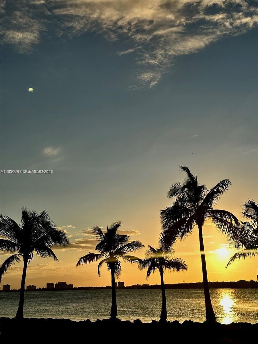 8320 Crespi Blvd # 11, Miami Beach FL 33141 — 8