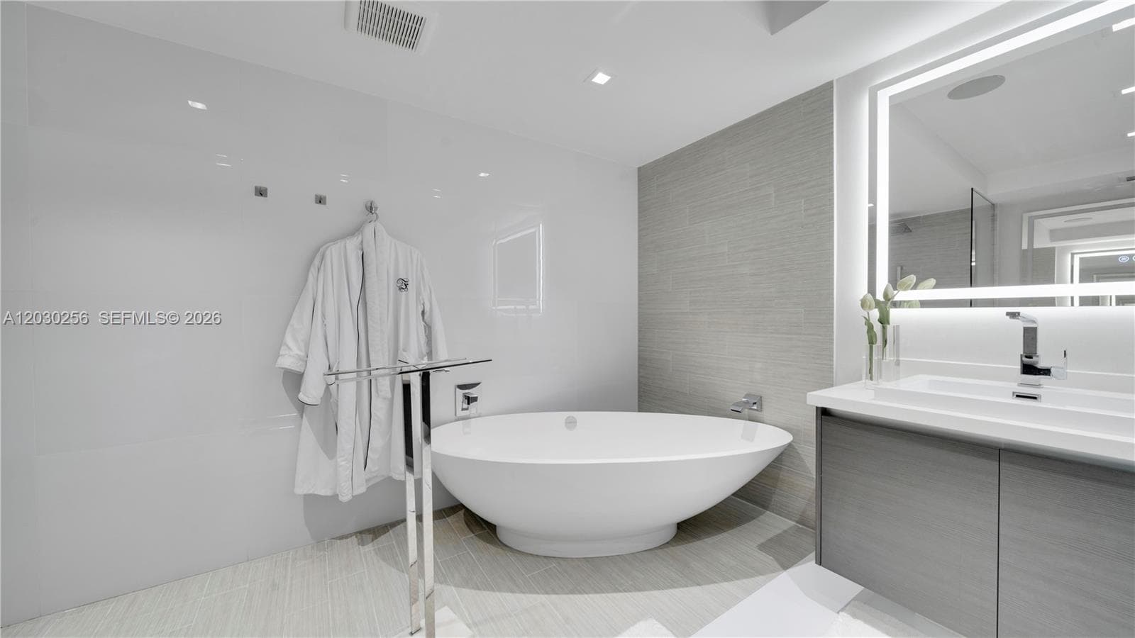 330 Sunny Isles Blvd # 1107, Sunny Isles Beach FL 33160 — 25