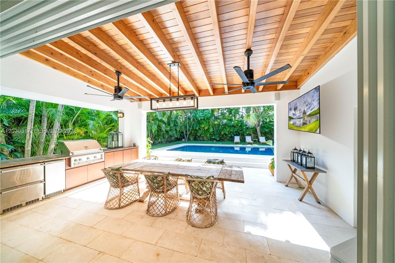 5236 Pine Tree Dr, Miami Beach FL 33140 — 23