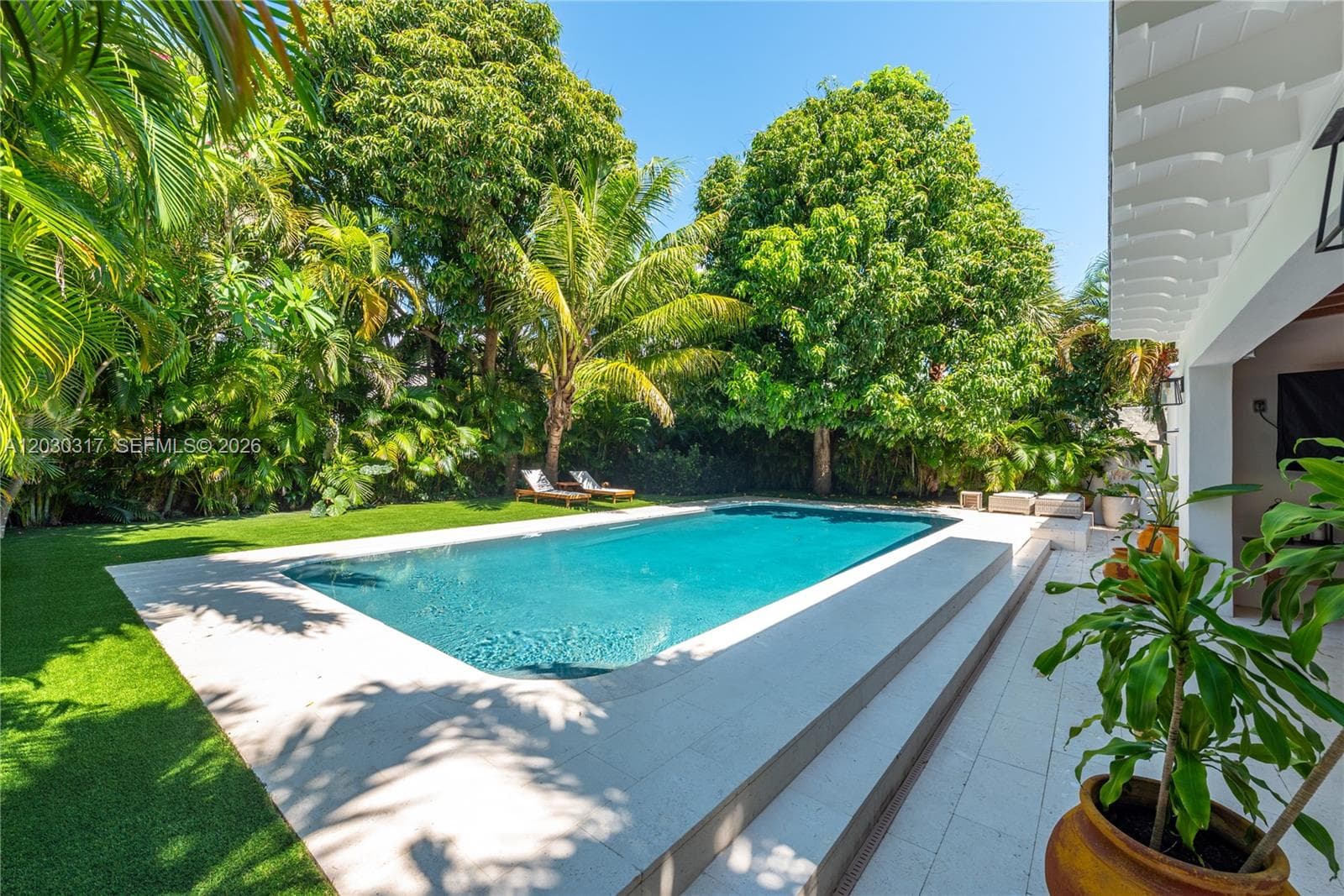 5236 Pine Tree Dr, Miami Beach FL 33140 — 27