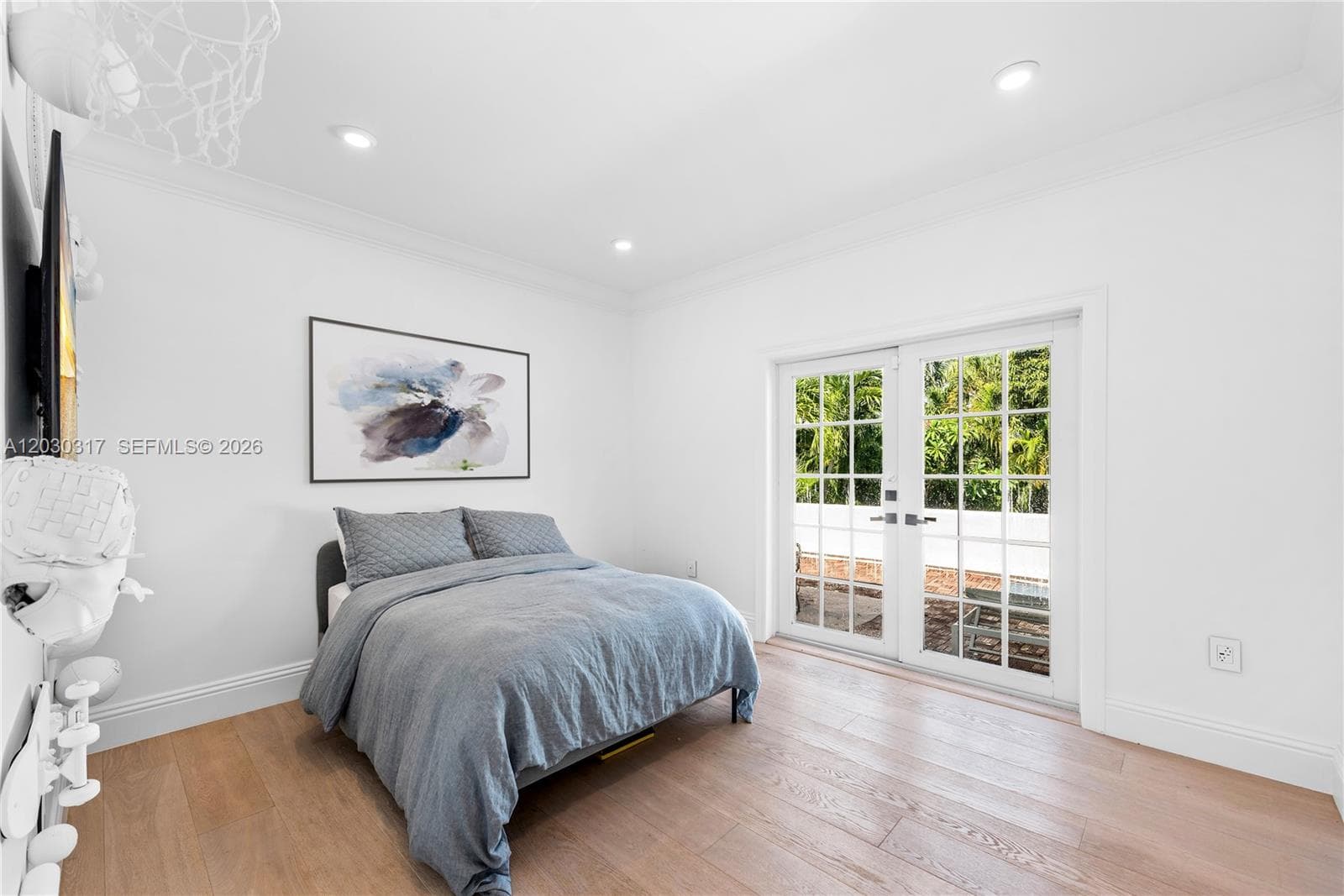 5236 Pine Tree Dr, Miami Beach FL 33140 — 43