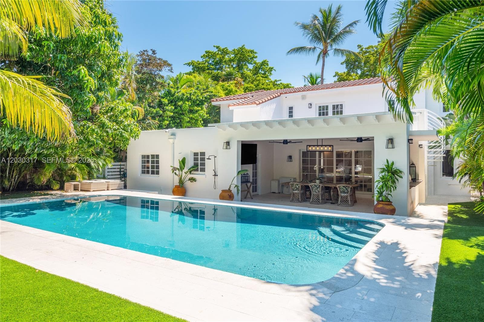 5236 Pine Tree Dr, Miami Beach FL 33140 — 1