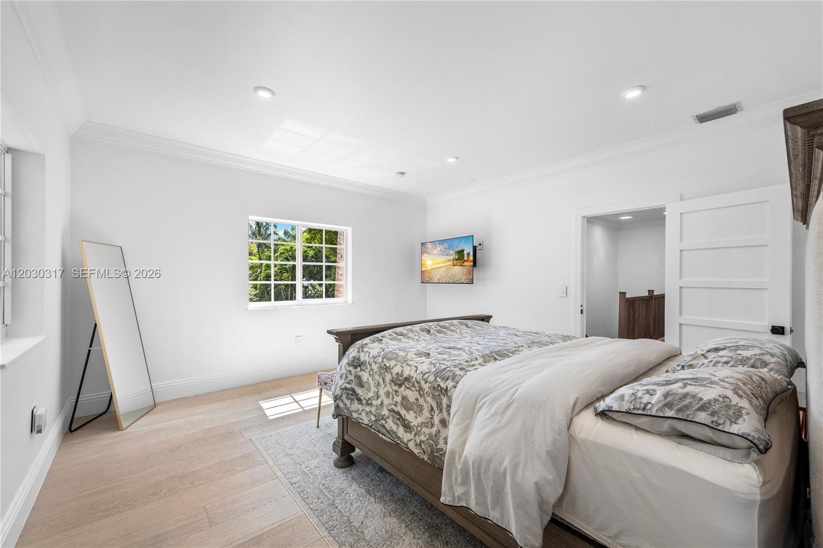 5236 Pine Tree Dr, Miami Beach FL 33140 — 37