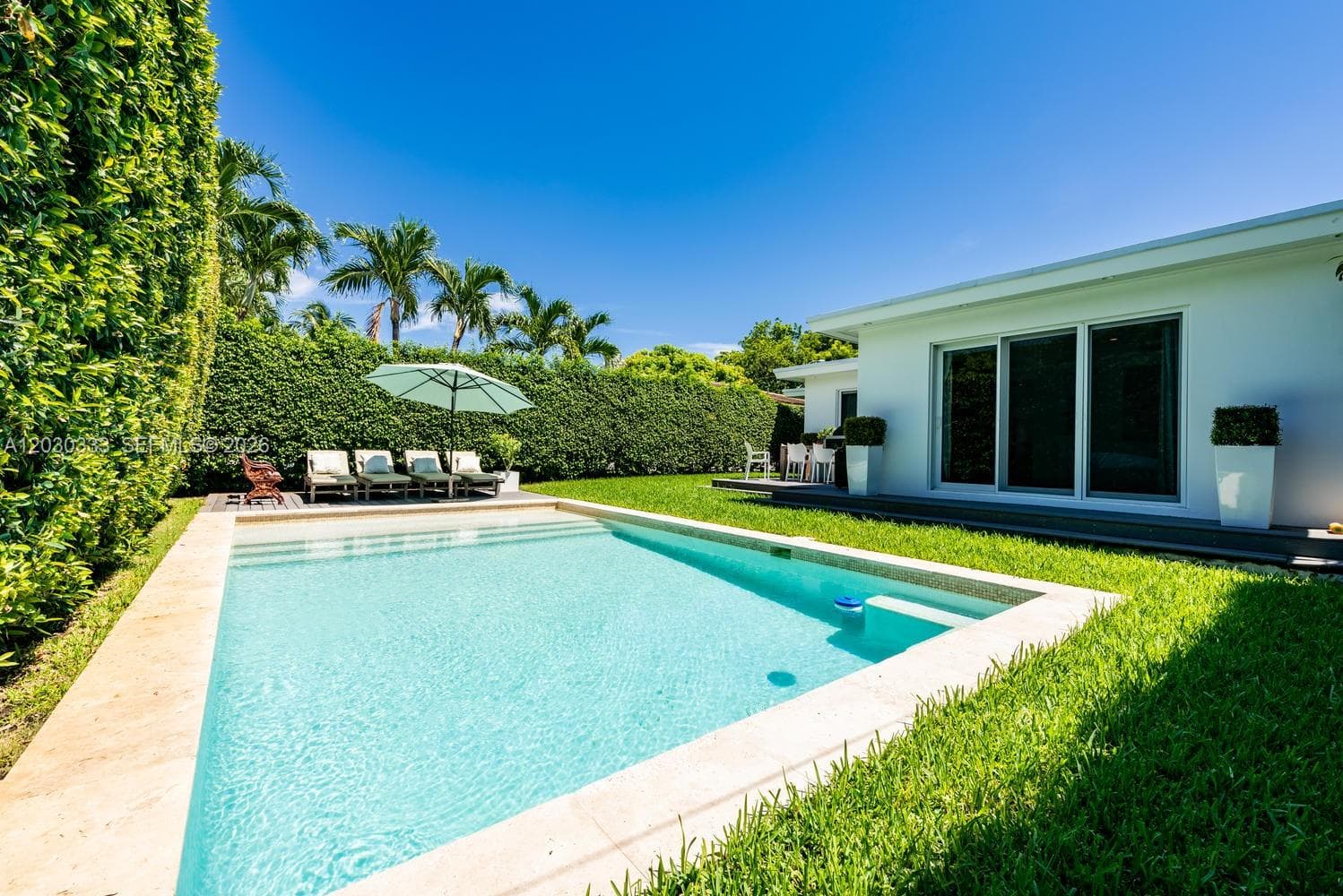 575 W 50th St, Miami Beach FL 33140 — 28
