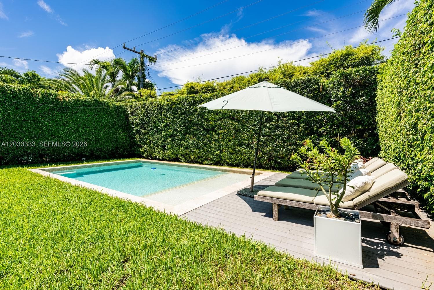 575 W 50th St, Miami Beach FL 33140 — 33