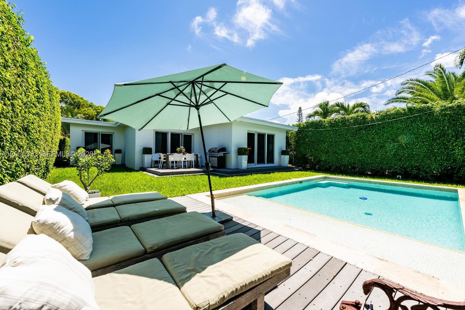 575 W 50th St, Miami Beach FL 33140 — 35
