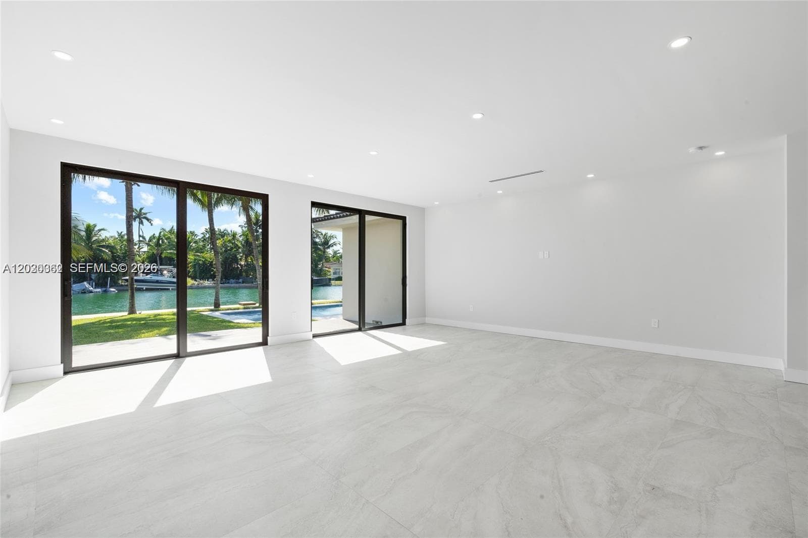 550 S Shore Dr, Miami Beach FL 33141 — 23