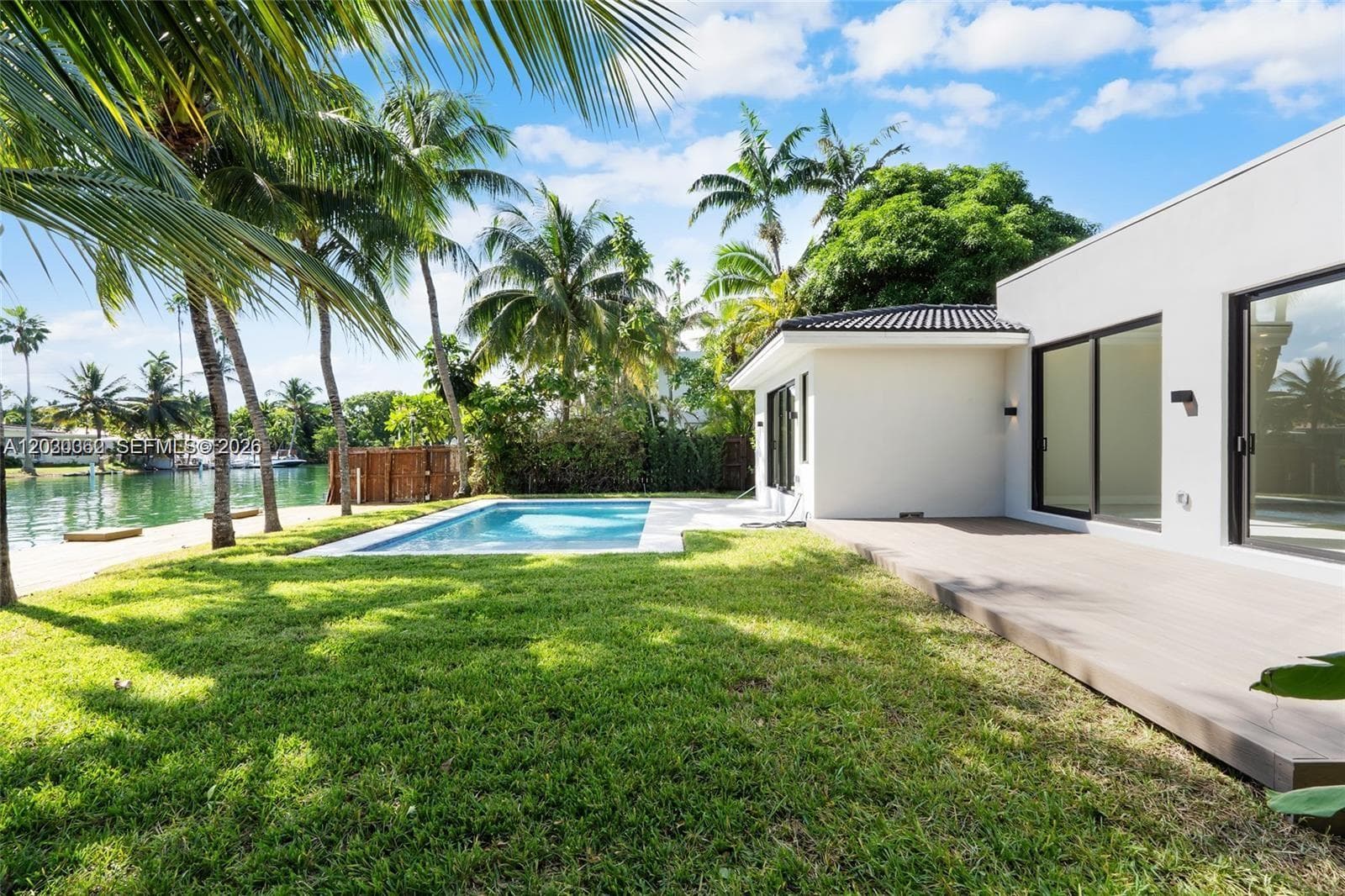 550 S Shore Dr, Miami Beach FL 33141 — 13