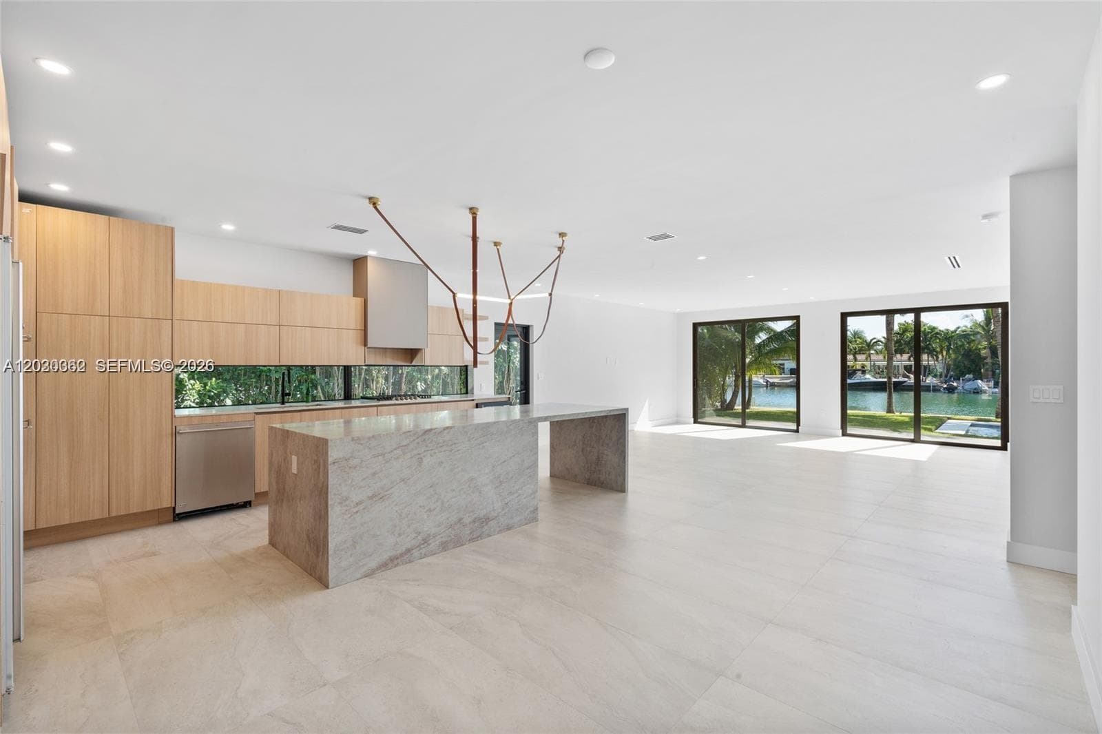550 S Shore Dr, Miami Beach FL 33141 — 17
