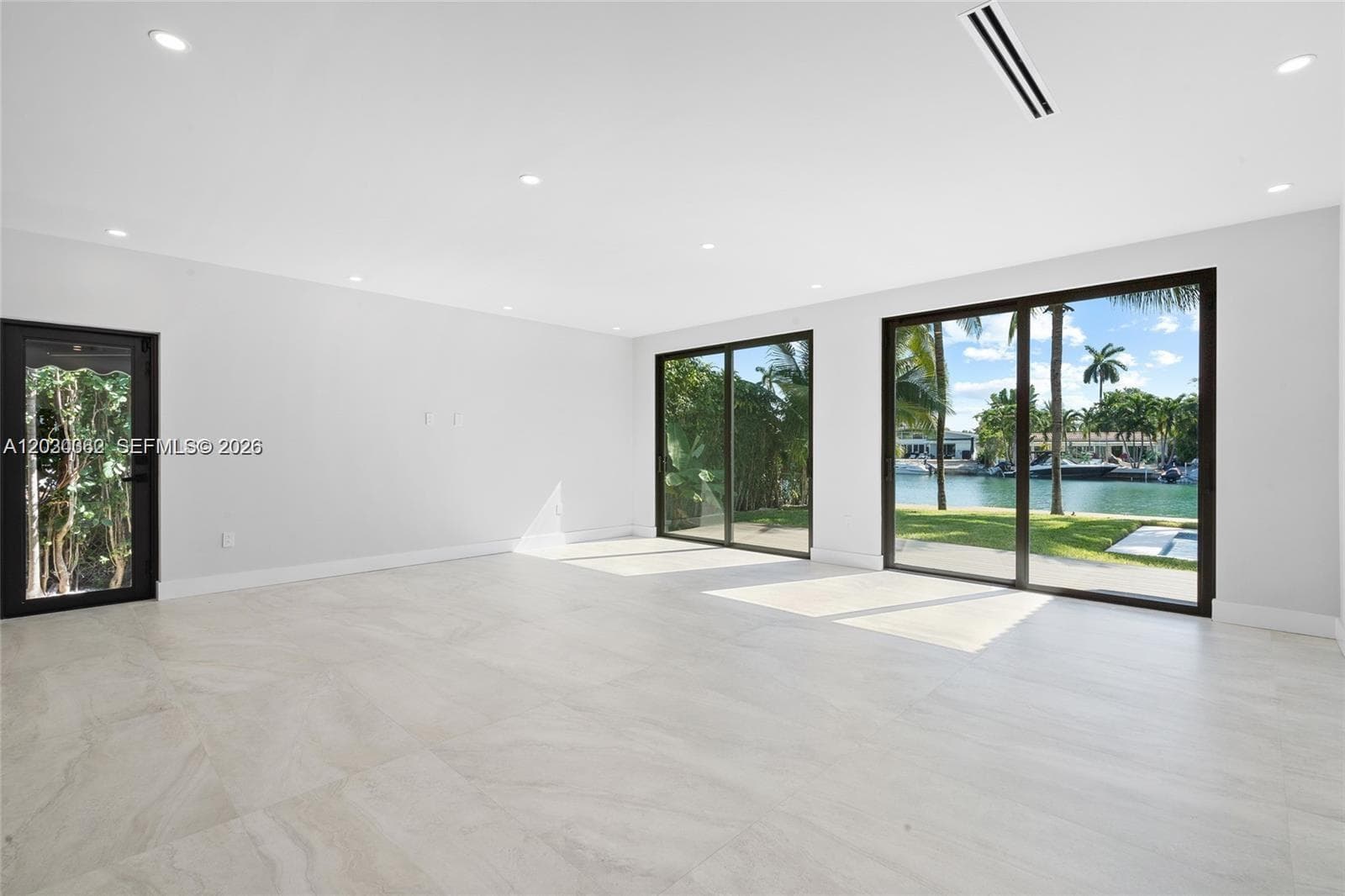 550 S Shore Dr, Miami Beach FL 33141 — 22