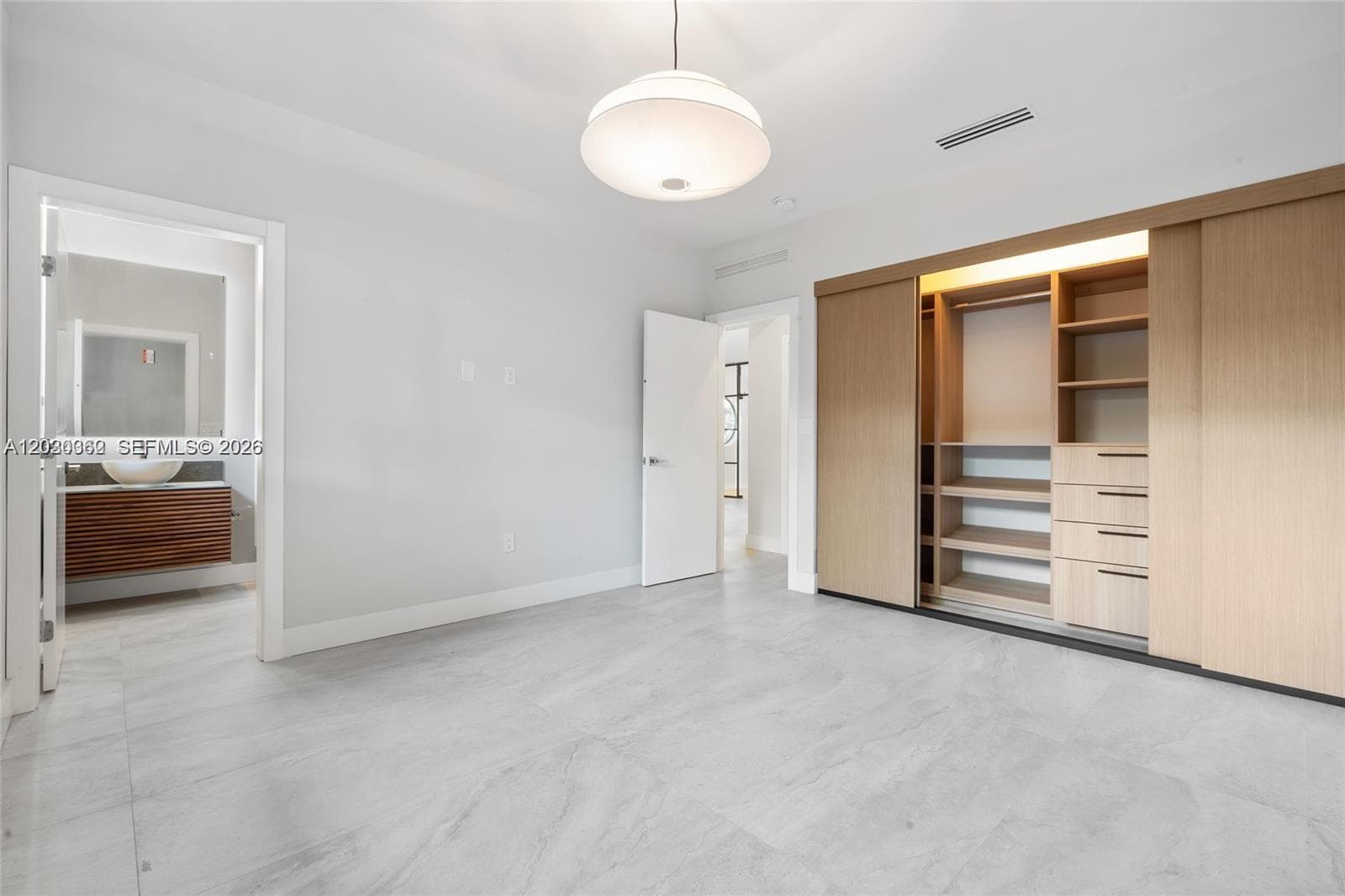 550 S Shore Dr, Miami Beach FL 33141 — 36