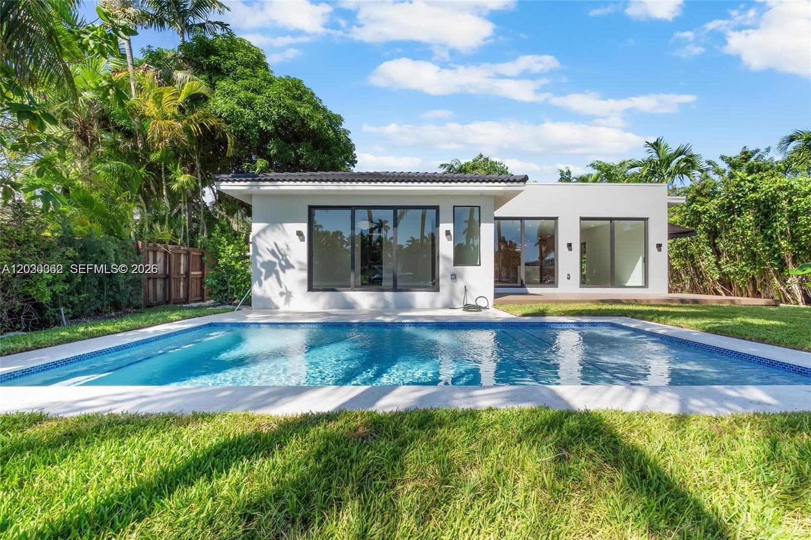 550 S Shore Dr, Miami Beach FL 33141 — 28