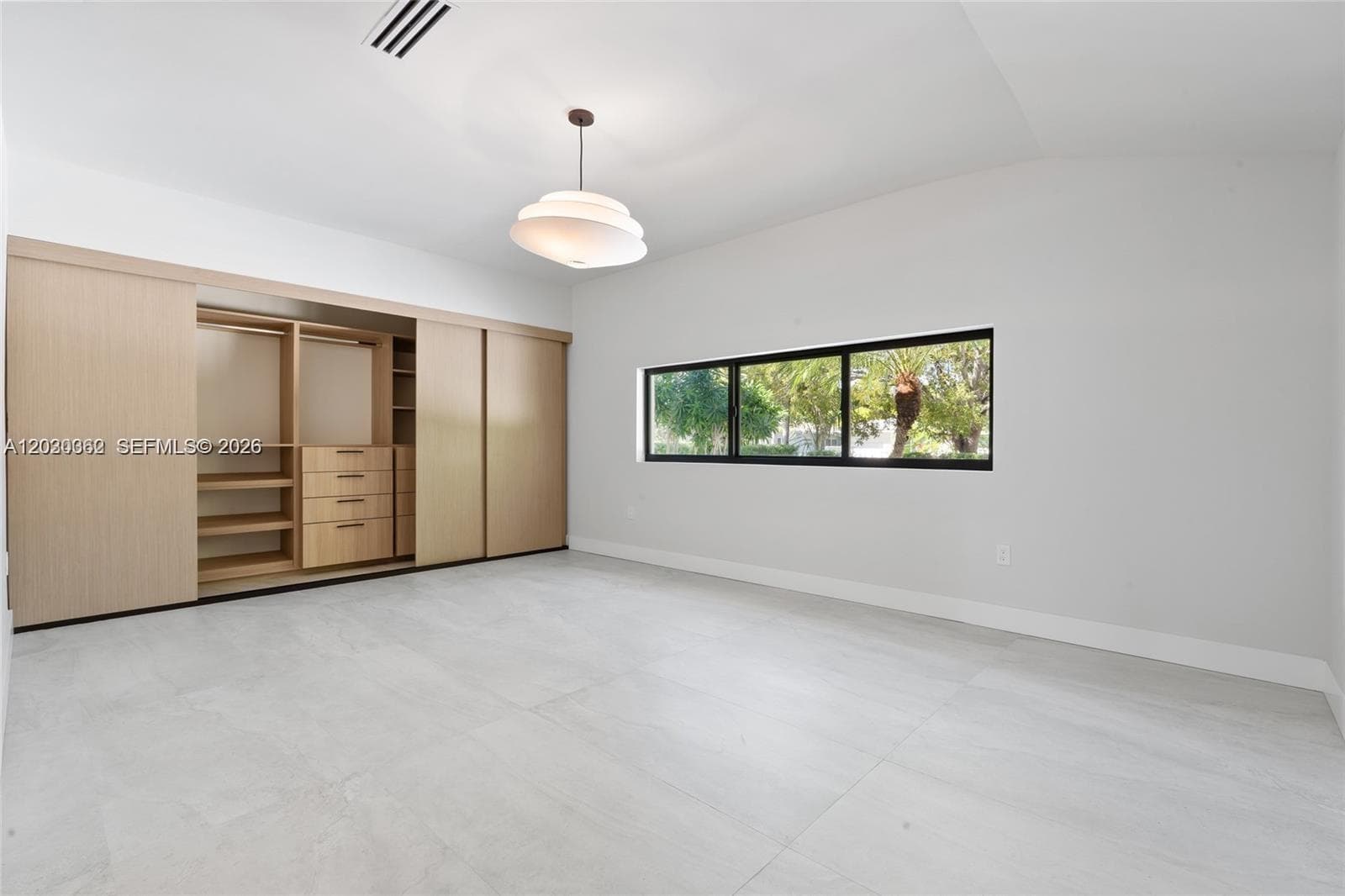 550 S Shore Dr, Miami Beach FL 33141 — 37