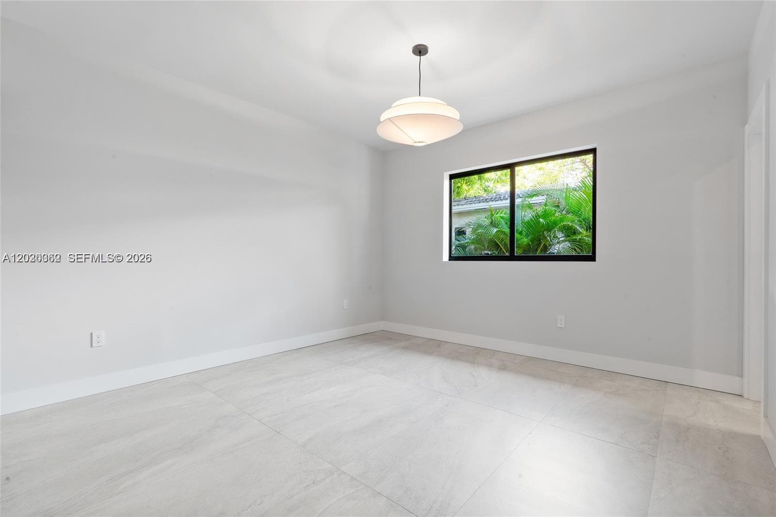 550 S Shore Dr, Miami Beach FL 33141 — 35