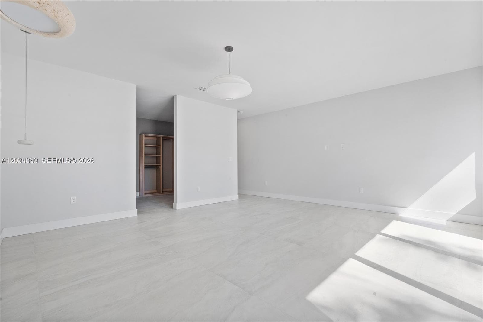 550 S Shore Dr, Miami Beach FL 33141 — 31