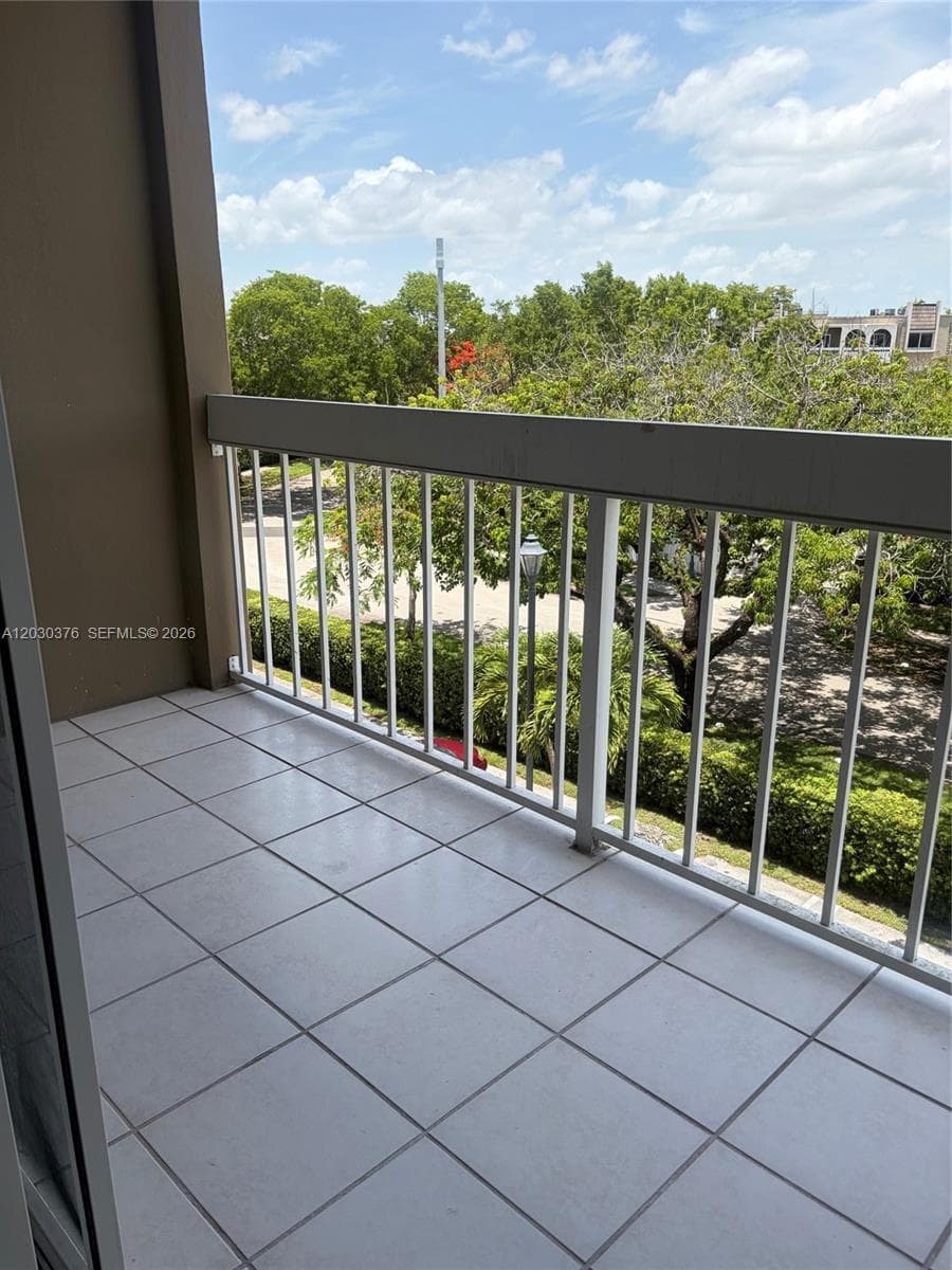 7732 Camino Real # 404, Miami FL 33143 — 1