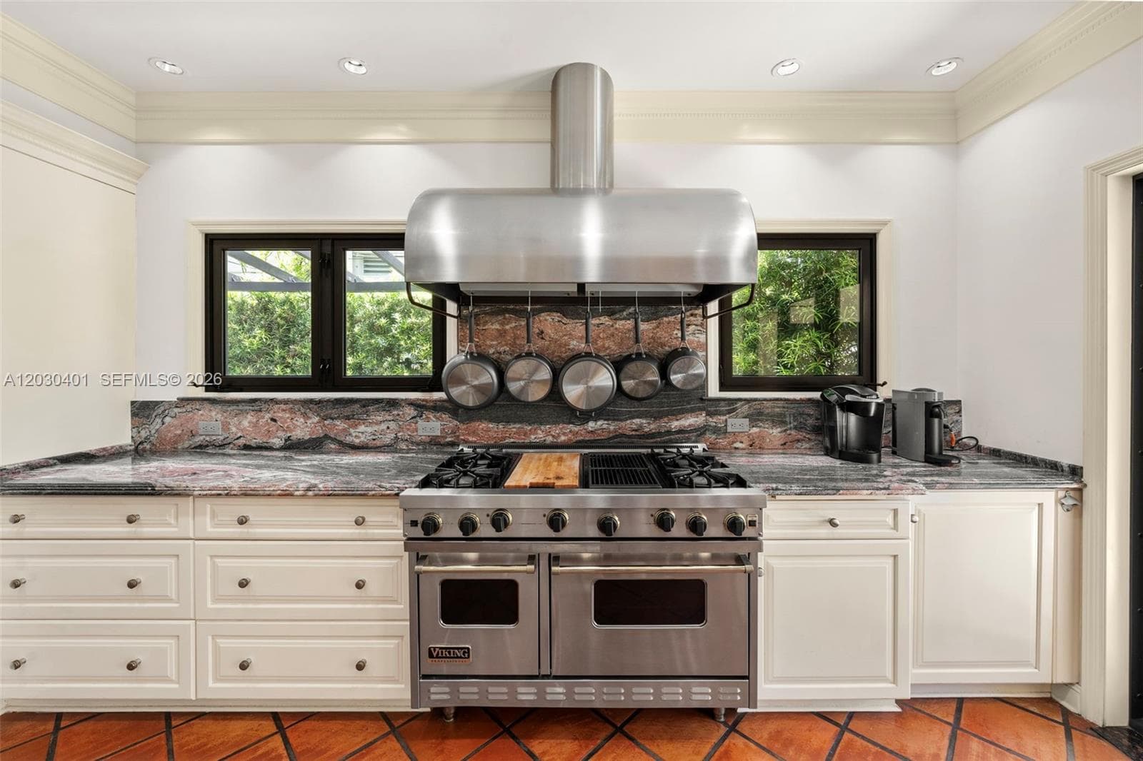 5860 Pine Tree Dr, Miami Beach FL 33140 — 43