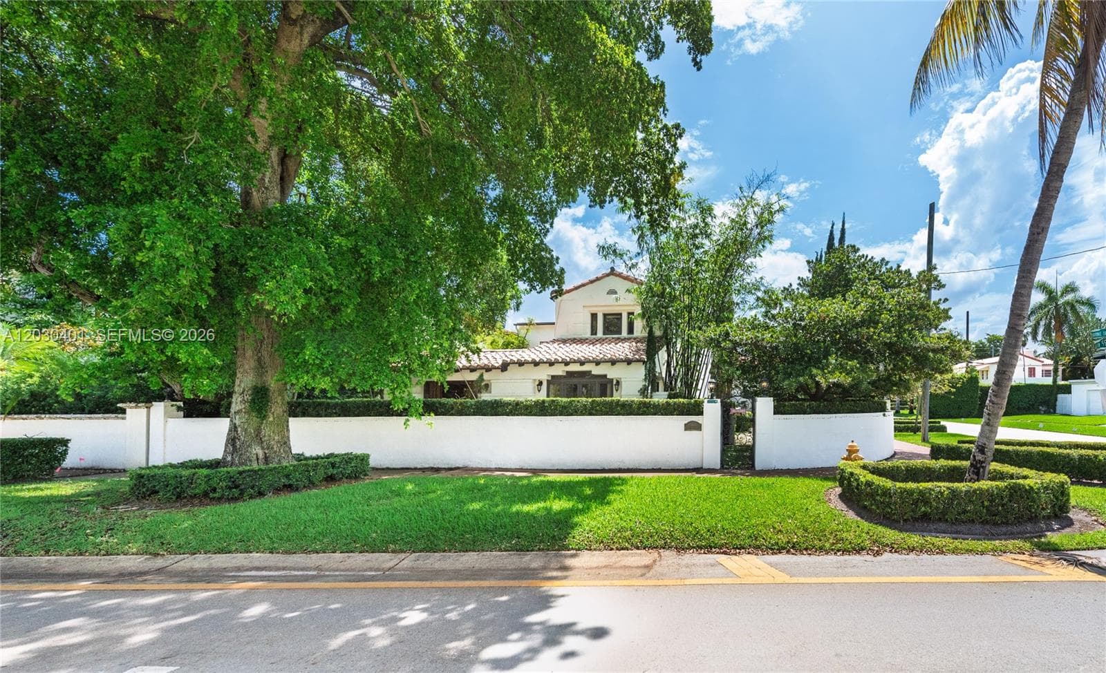 5860 Pine Tree Dr, Miami Beach FL 33140 — 26