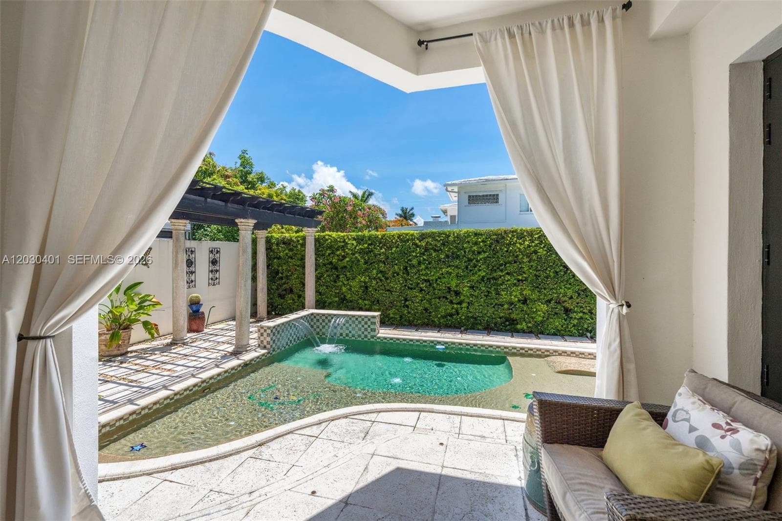 5860 Pine Tree Dr, Miami Beach FL 33140 — 66