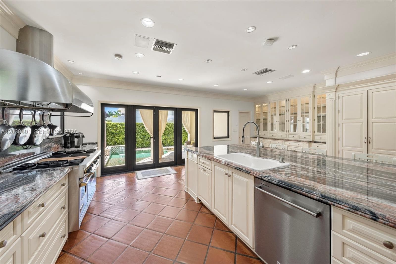 5860 Pine Tree Dr, Miami Beach FL 33140 — 10