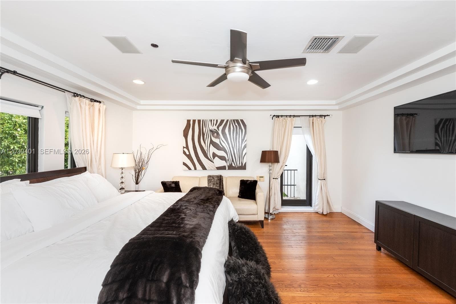 5860 Pine Tree Dr, Miami Beach FL 33140 — 55