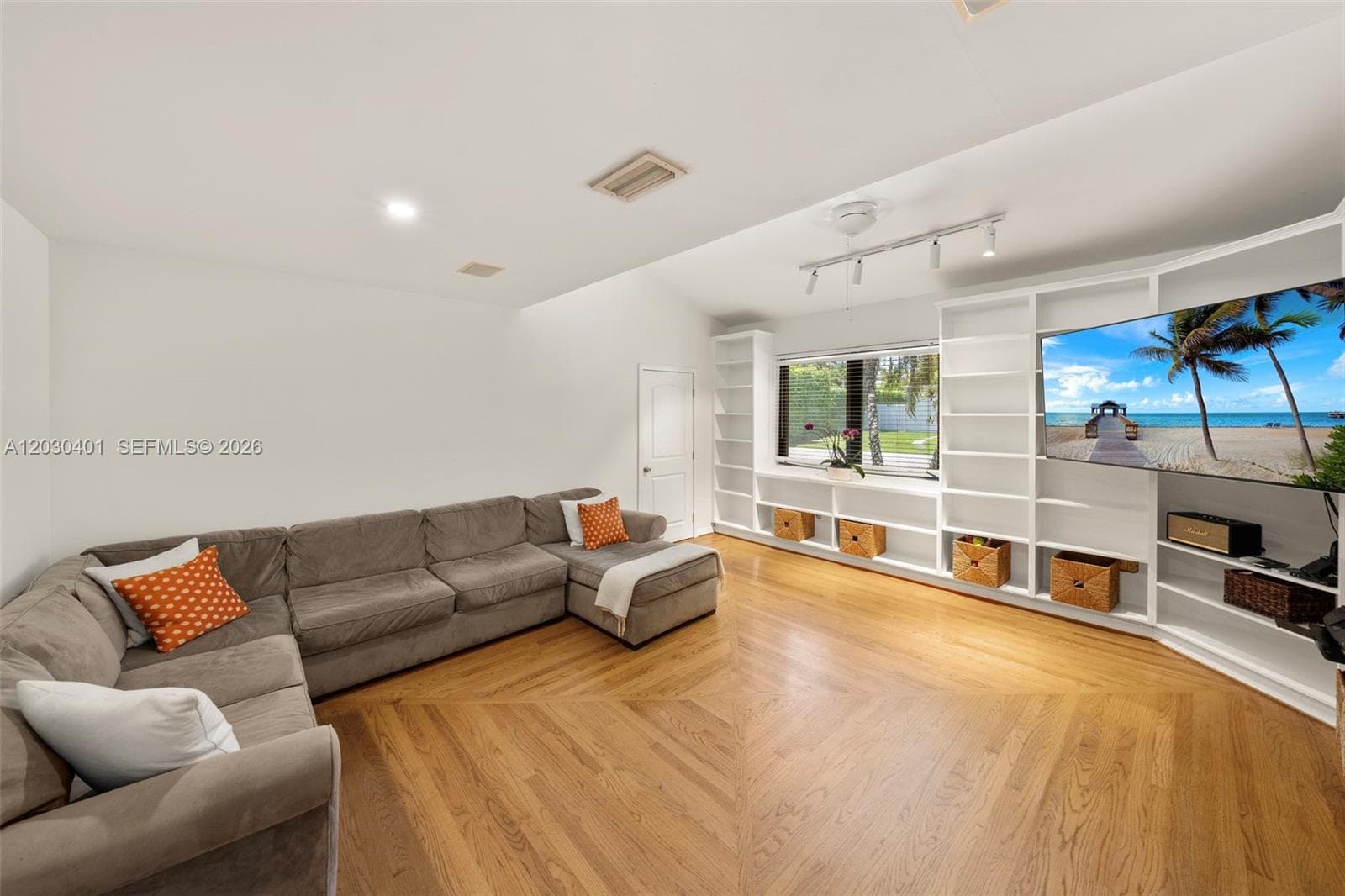 5860 Pine Tree Dr, Miami Beach FL 33140 — 48