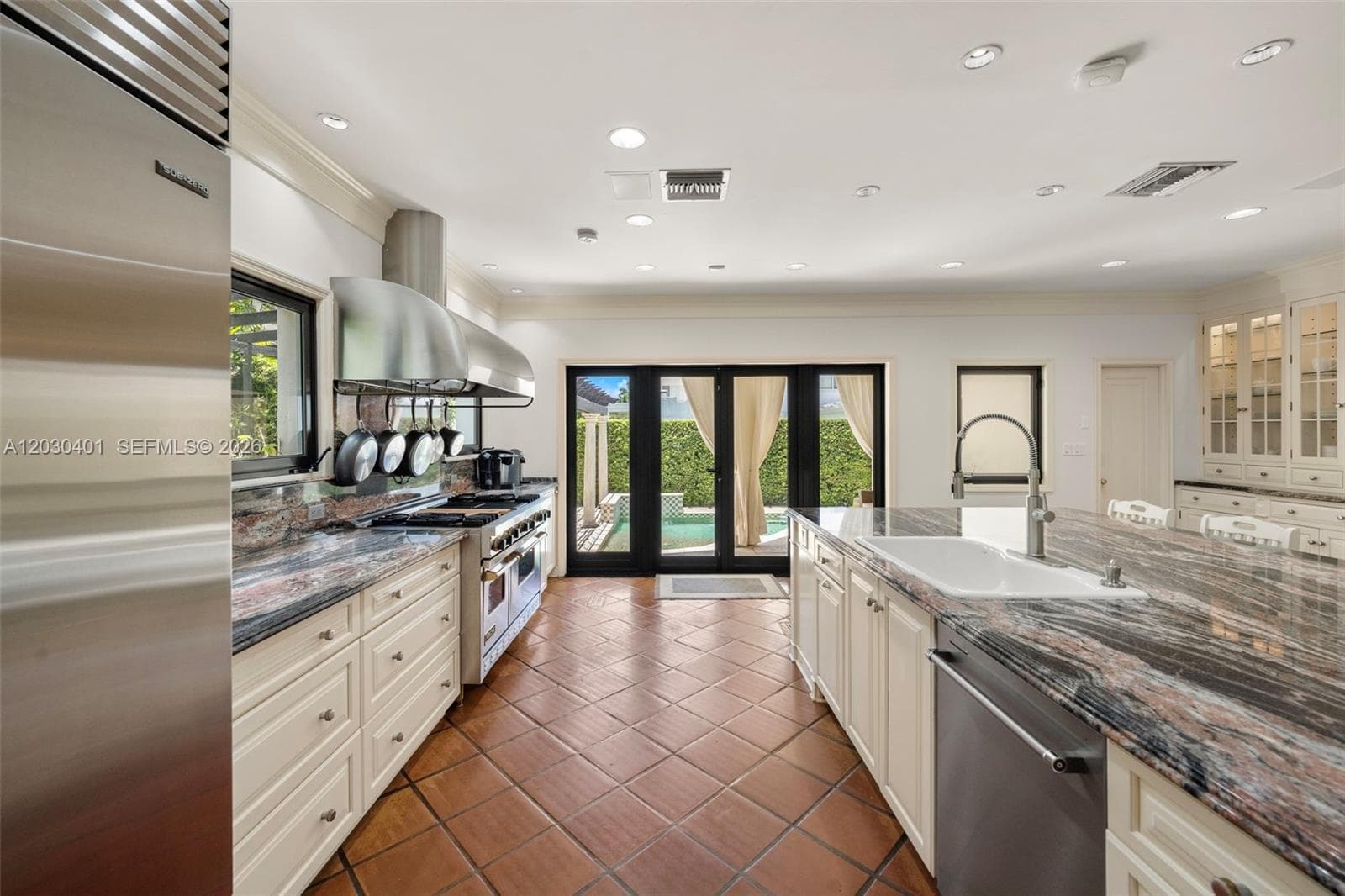 5860 Pine Tree Dr, Miami Beach FL 33140 — 44