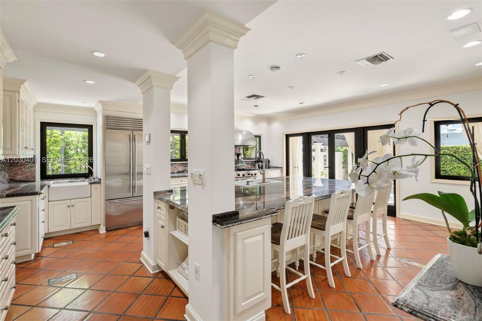 5860 Pine Tree Dr, Miami Beach FL 33140 — 39