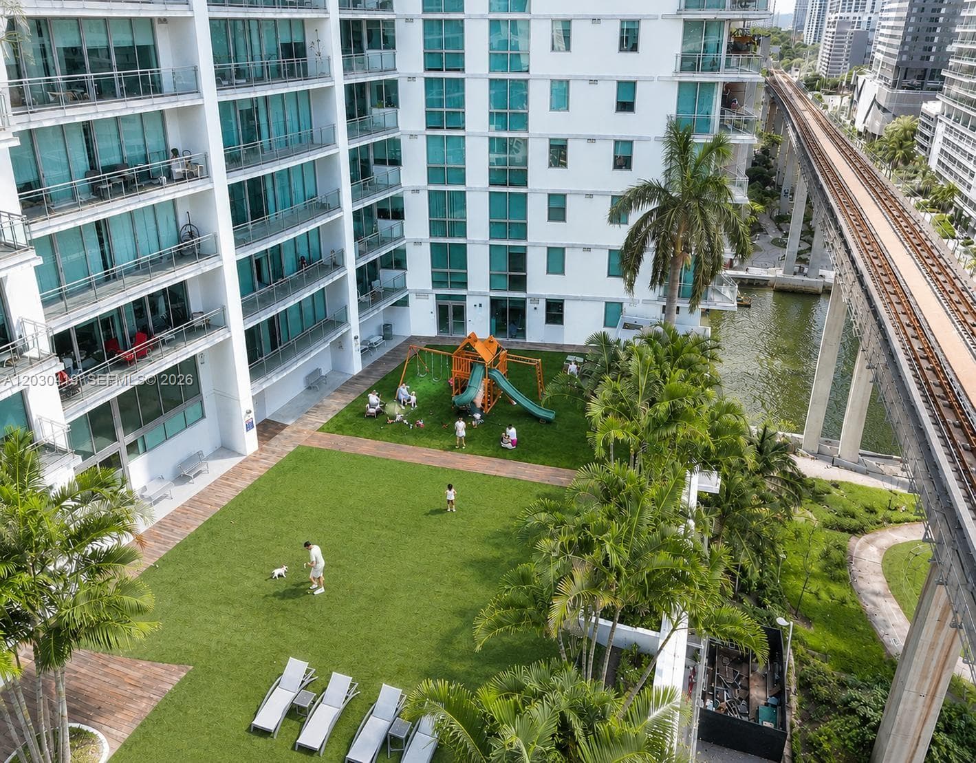 92 SW 3rd St # 1508, Miami FL 33130 — 27