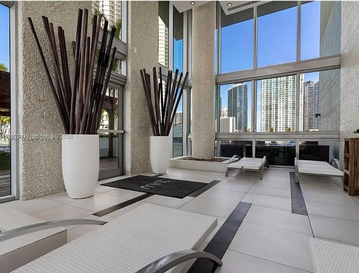 92 SW 3rd St # 1508, Miami FL 33130 — 36