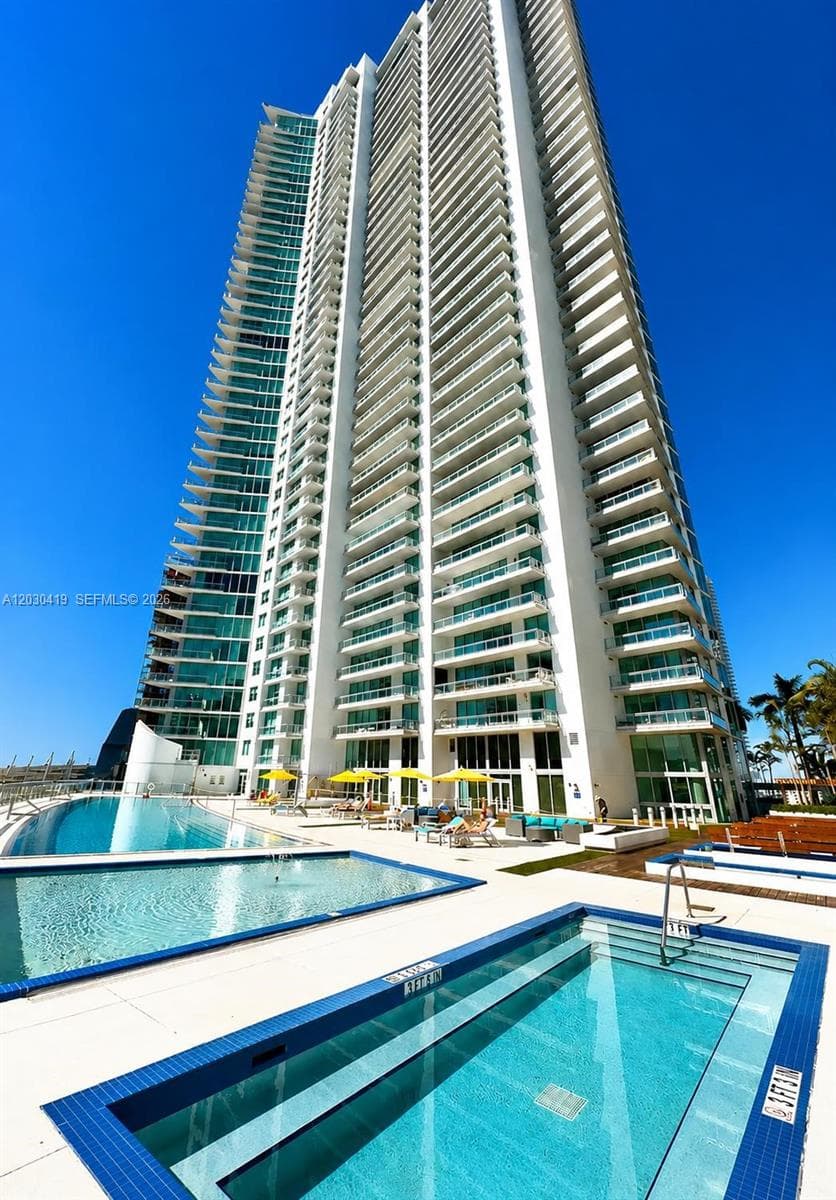 92 SW 3rd St # 1508, Miami FL 33130 — 32