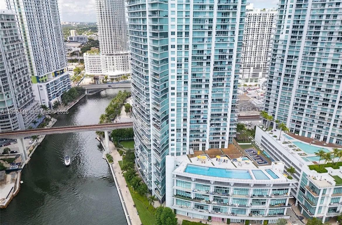 92 SW 3rd St # 1508, Miami FL 33130 — 31
