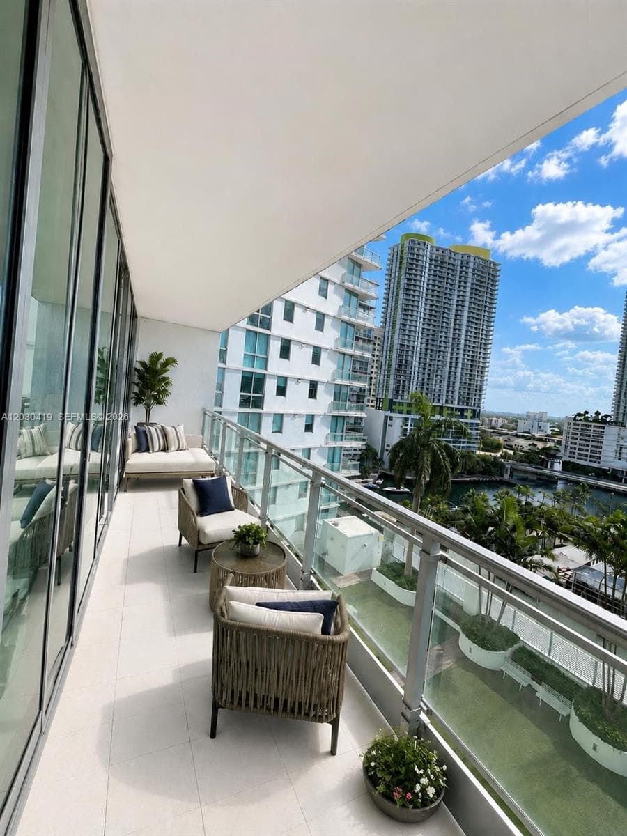 92 SW 3rd St # 1508, Miami FL 33130 — 21