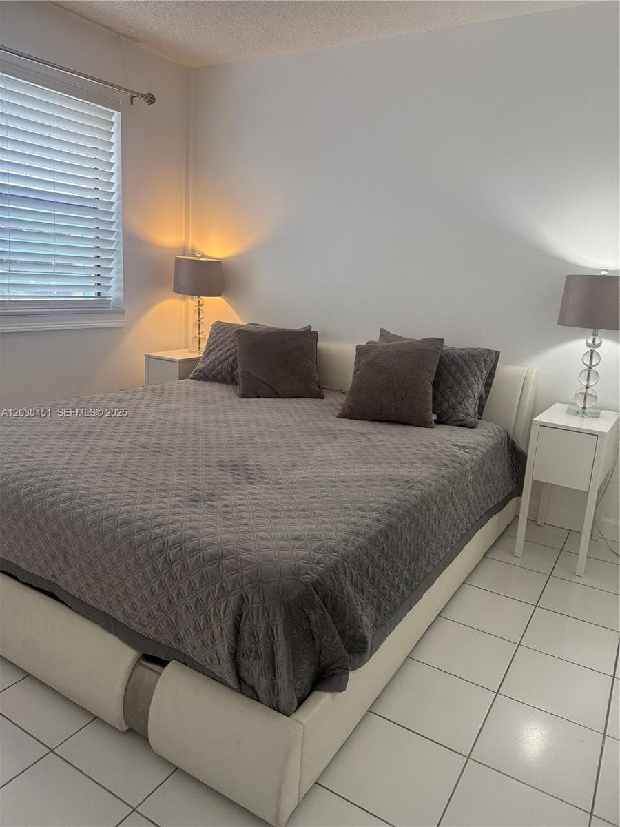 1390 Ocean Dr # 302, Miami Beach FL 33139 — 13