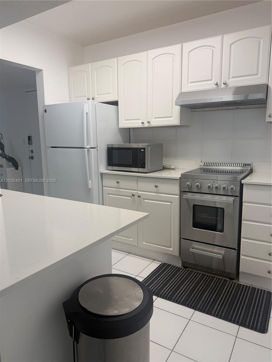 1390 Ocean Dr # 302, Miami Beach FL 33139 — 17