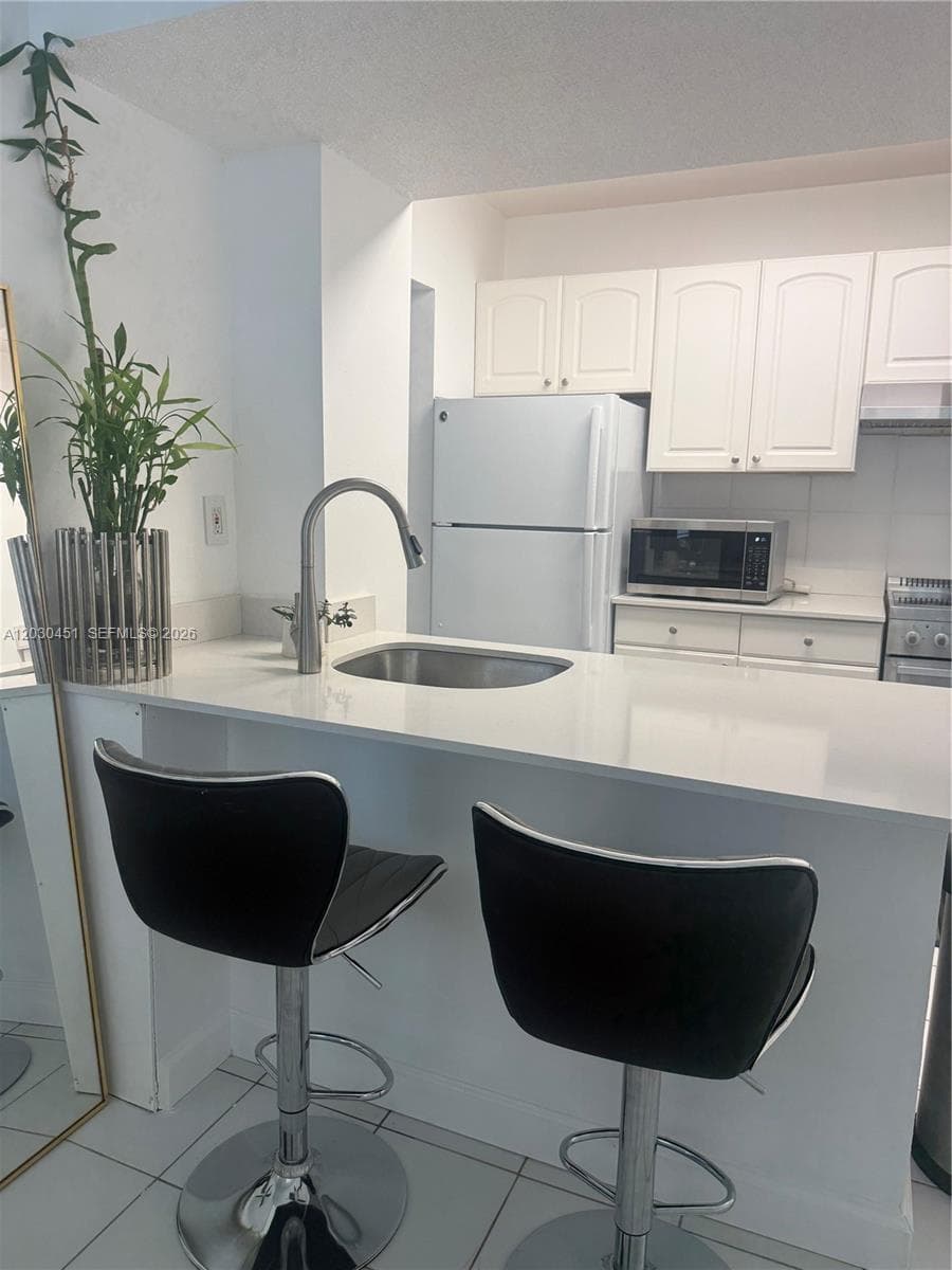 1390 Ocean Dr # 302, Miami Beach FL 33139 — 26