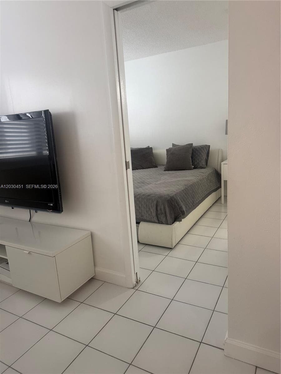 1390 Ocean Dr # 302, Miami Beach FL 33139 — 15